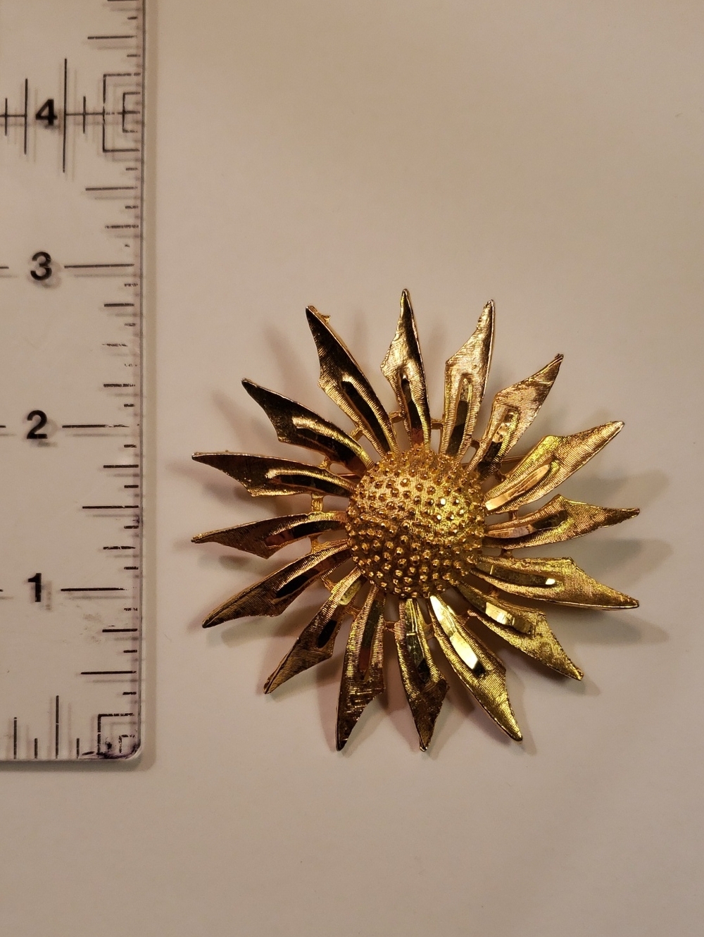 Vintage Gold Sunflower Brooch - Metallic Gold Tone